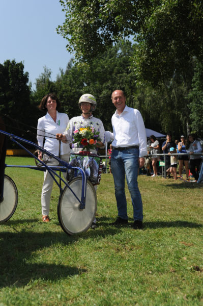 Samtgemeinde Bürgermeister Rolf Roth mit Jochen Holzschuh und Sweet Little Heart (Besitzer: Bern.+Ulr. Tenbrink)