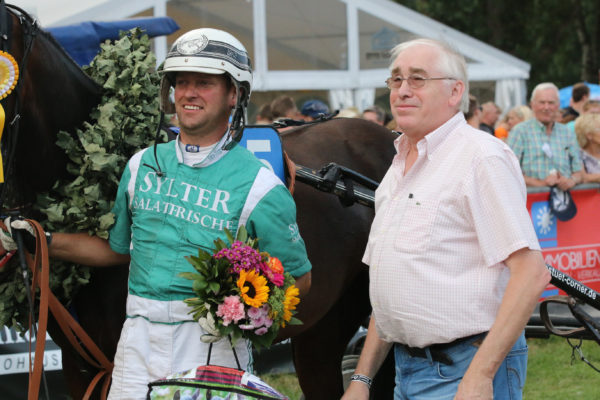 Sponsor Erich Rothe mit Chakaka (Hans-Jürgen von Holdt ,Besitzer: Günter Klemm)
